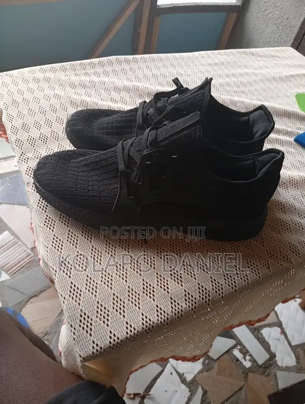 Adidas Classic Men's Black Canvas Sneakers - Size 13.5 - 1