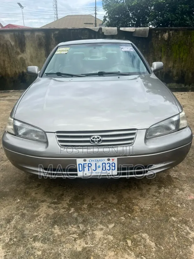 Toyota Camry Automatic 1999 Gray - 1