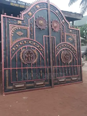 Kofar Iron Mai Kyakkyawan Zane
