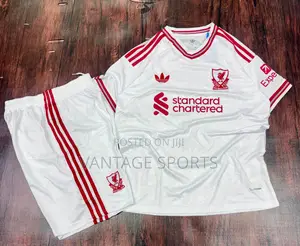 Liverpool FC 2026/27 Kayi na Yara - Kyauta Customization