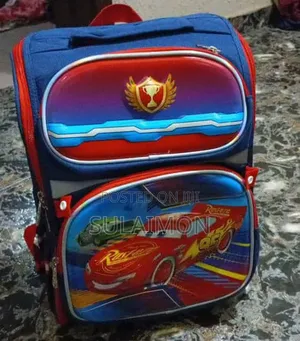 Character School Bag - Babban Girmam, Launuka Daban-daban