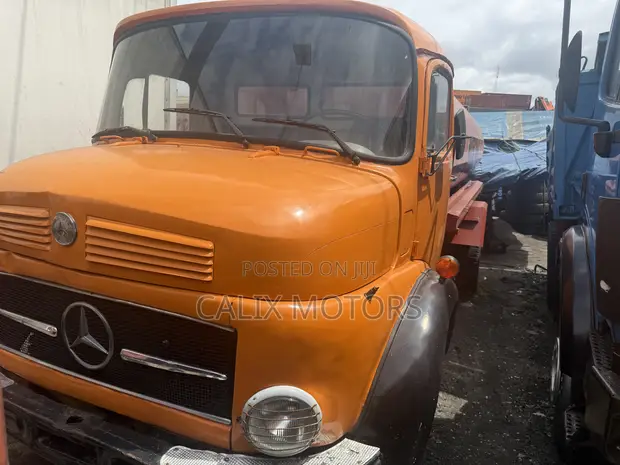 Foreign Used Mercedes-Benz 911 Water Tanker Truck - 1