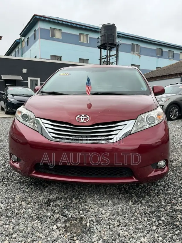 2012 Toyota Sienna Limited 7-Passenger Burgundy - 1
