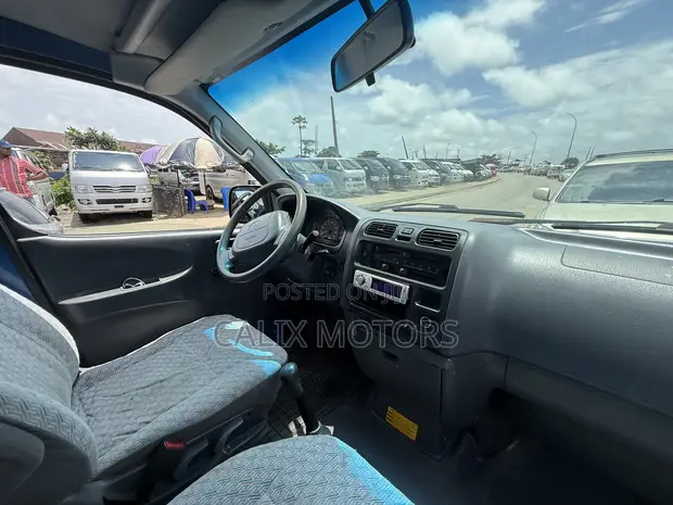 Toyota HiAce Bus 2006 - Wadda Akawo - 1