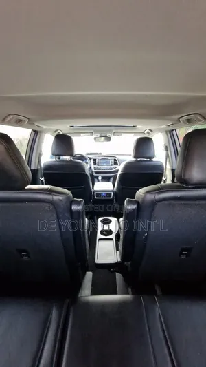 2016 Toyota Highlander XLE V6 4x2 Gray