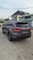 2016 Toyota Highlander XLE V6 4x2 Gray - 2