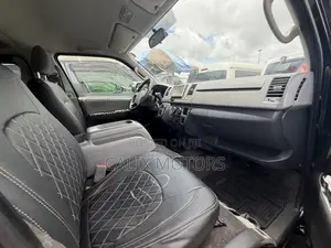 Toyota HiAce Bas 2010