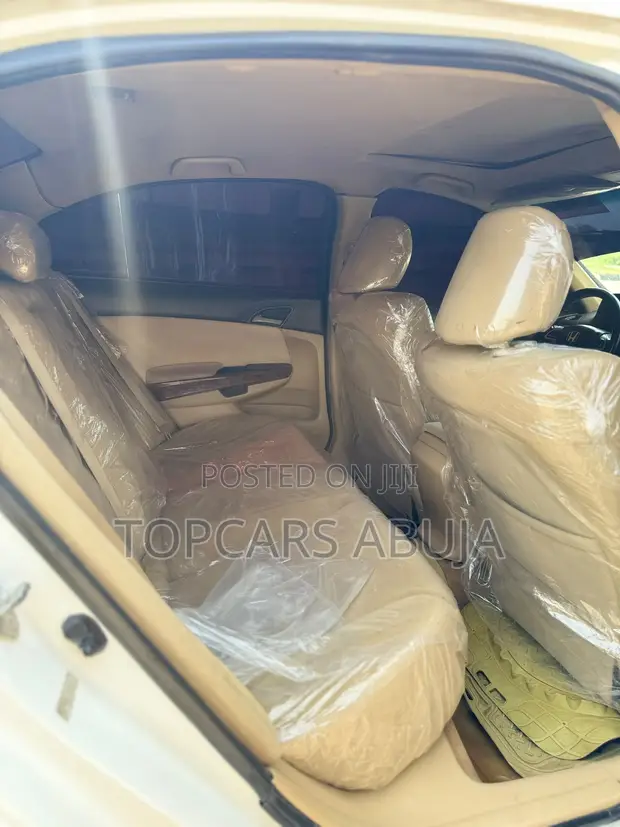 Honda Accord 2009 White - 1