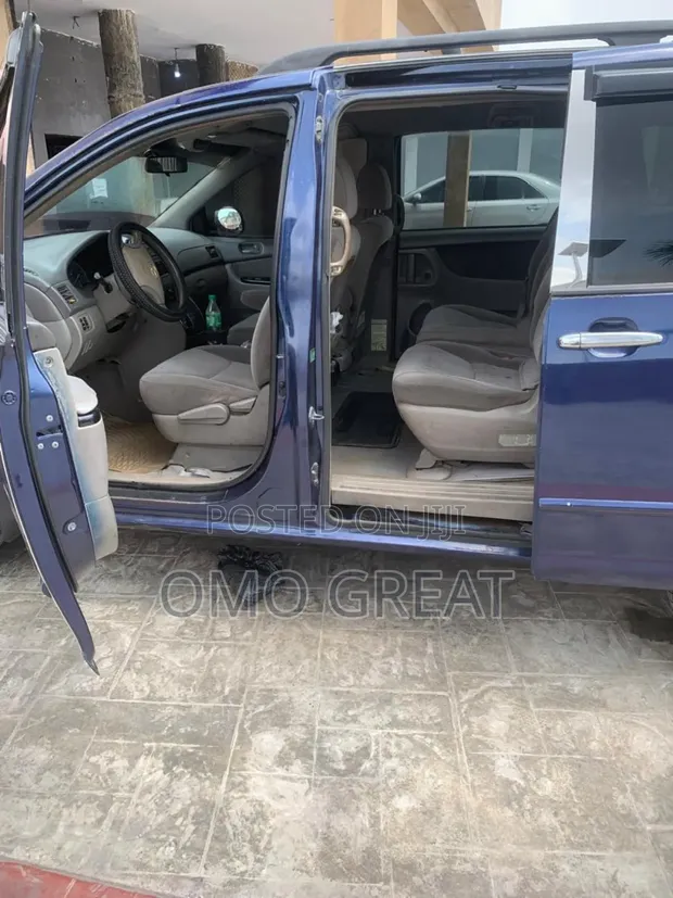 Toyota Sienna 2005 Blue - 1