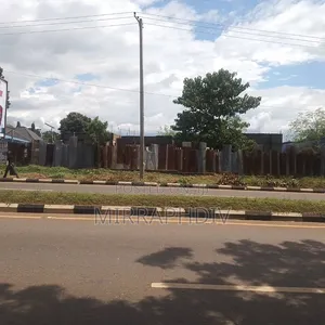 Filin 500sqm da Ginin Plaza da bai kammala ba don Siyarwa, Enugu