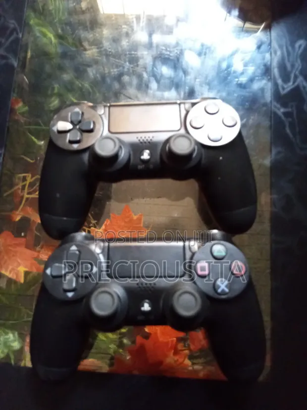 PS4 DualShock 4 Controller - 1