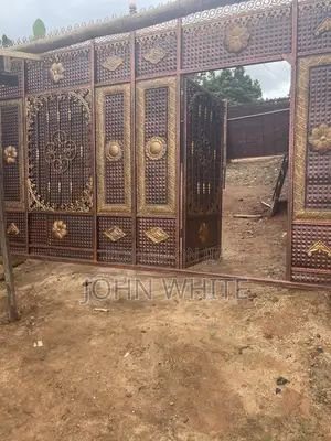 Sabon Ƙofar Karfe
