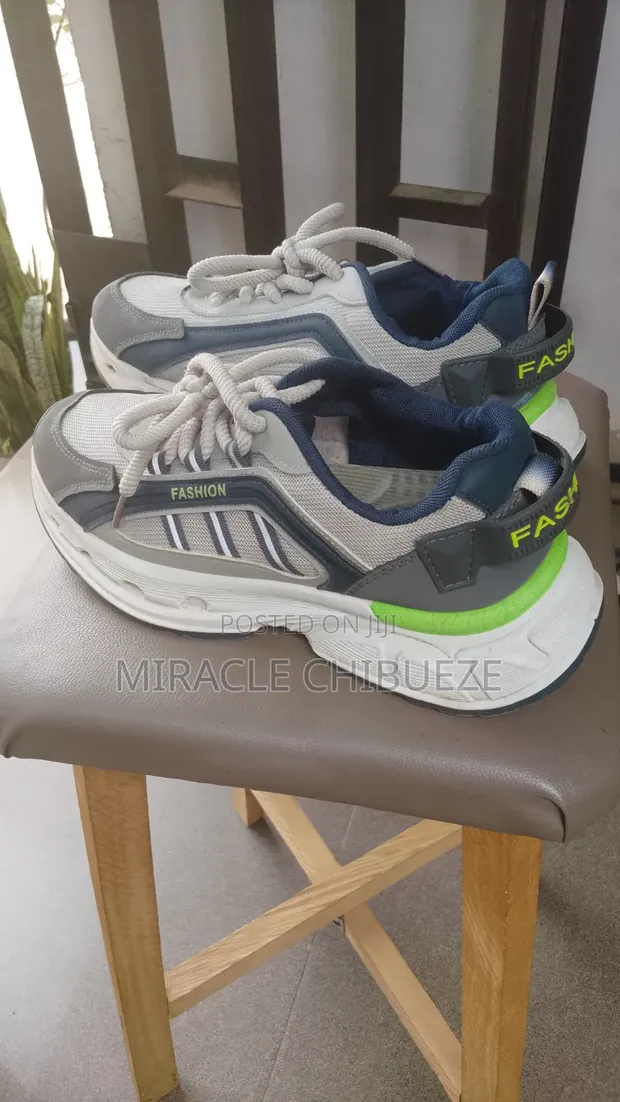 High Quality Canvas Sneakers - Unisex - 1