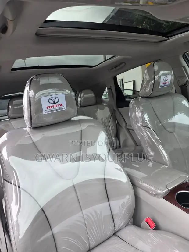 2010 Toyota Venza V6 AWD Silver - 1