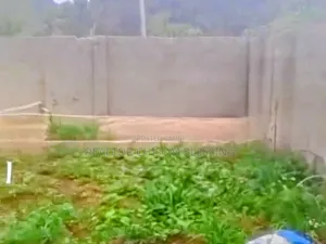 Plot 1.5 Mai Shinge da Get na Siyarwa a Agbama, Umuahia