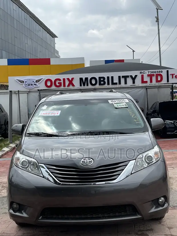 Toyota Sienna LE AWD 2016 - 1