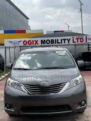 Toyota Sienna LE AWD 2016