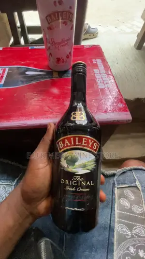 Baileys Strawberry Cream Liqueur