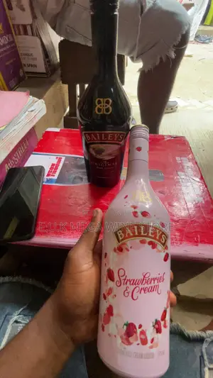 Baileys Strawberry Cream Liqueur