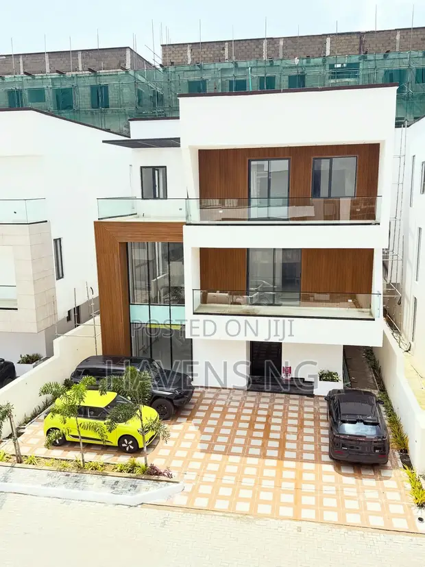 6-Bedroom Detached Villa in Lekki Phase 1 for Sale - 1