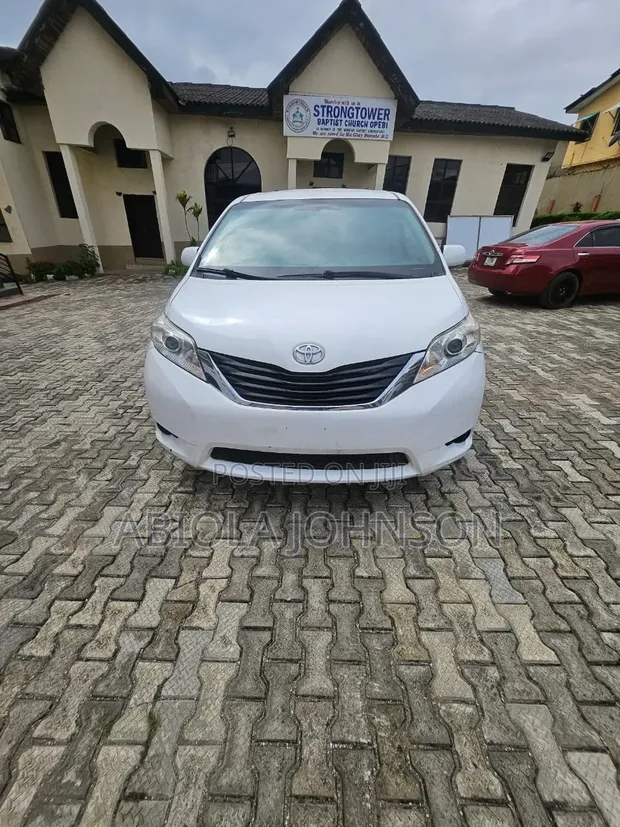 Toyota Sienna 2016 White - 1