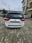 Toyota Sienna 2016 White - 2