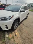 2016 Toyota Highlander XLE V6 4x2 Fari - 1