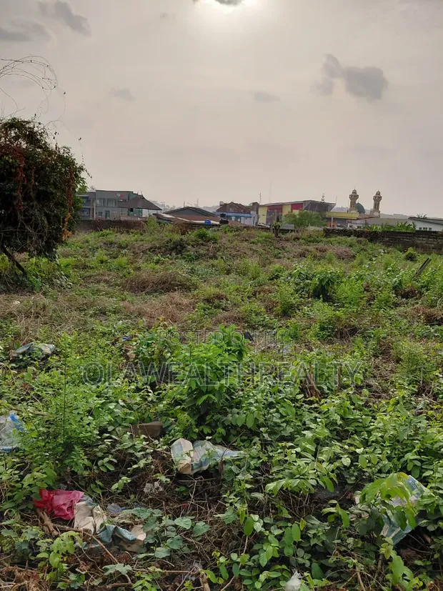 Filin Zama na 2,100sqm don Siyarwa, Tsohuwar Bodija - 1