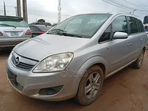 Opel Zafira 2.2 Minivan 2008 Silver