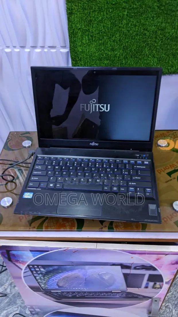 Fujitsu Lifebook SH792 Laptop - 8GB RAM, Intel Core i7, 320GB HDD - 1