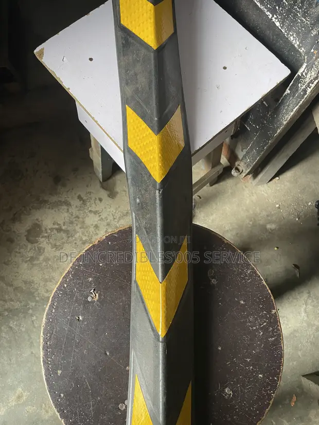 Heavy Duty Rubber Corner Guard with Reflector - 1