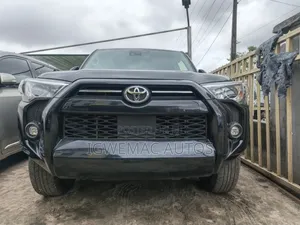 Toyota 4-Runner SR5 4WD 2024 Baki