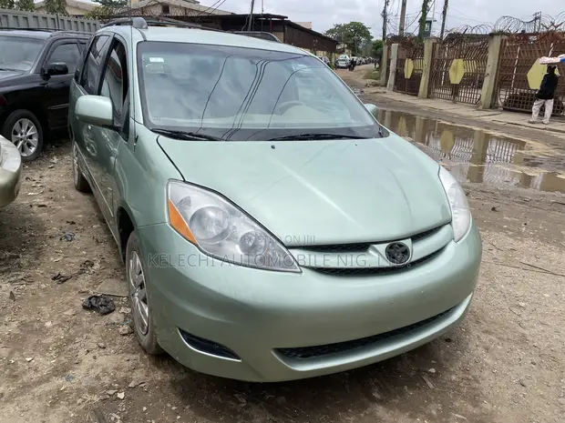 2007 Toyota Sienna LE 4WD Minivan - 1