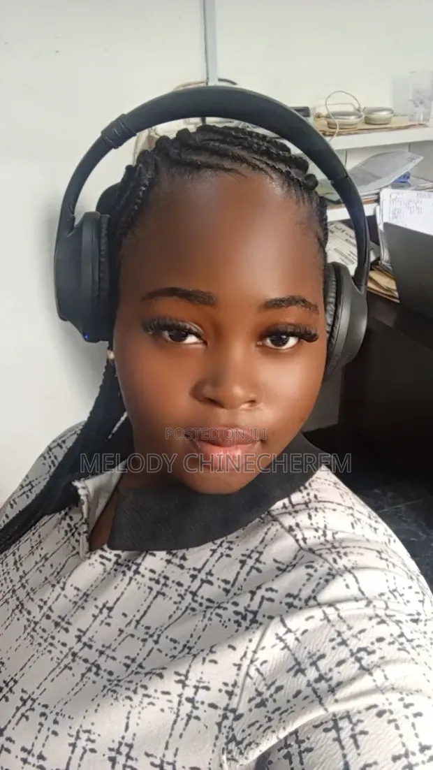Mai Neman Aiki - Yarinya Mai Shekaru 21, SSCE, Kwarewa a Girki da Bauta - 1