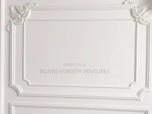 Imported Corner Ornament - White