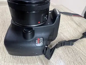 Canon Rebel T5 DSLR Kamara Combo Tare da 3 Lenses & Speedlight