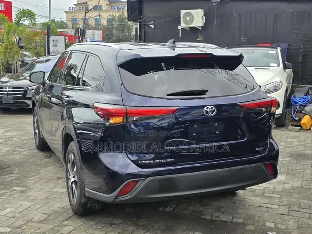 2021 Toyota Highlander XLE Blue - 1