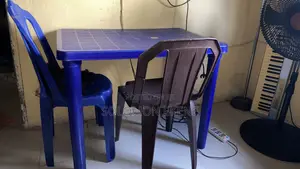 Taburorin Nazari da kujerun Filastik masu dorewa (2 Set)