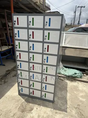 24 Ƙofofin Karfe Locker Cabinet (3ft x 6ft)