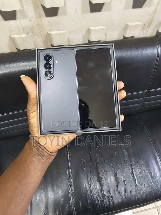Samsung Galaxy Z Fold7 256GB Black (UK Used) - 1