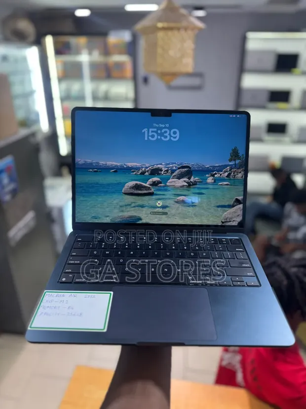 Apple MacBook Air 2022 M2 8GB RAM 256GB SSD - 1