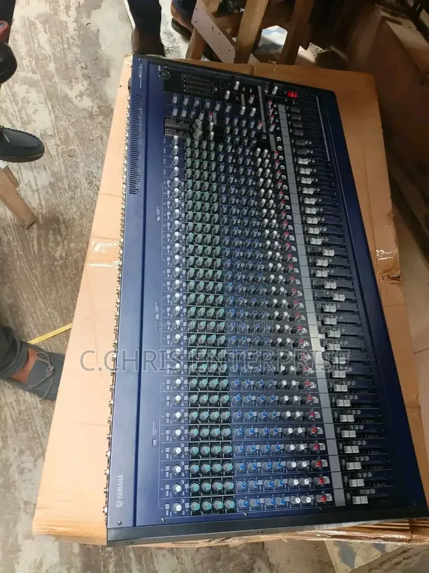 Yamaha MG32/14FX 32-Channel Professional Mixer - 1