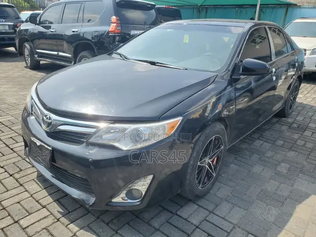 Toyota Camry 2013 Baƙar Fata - 1