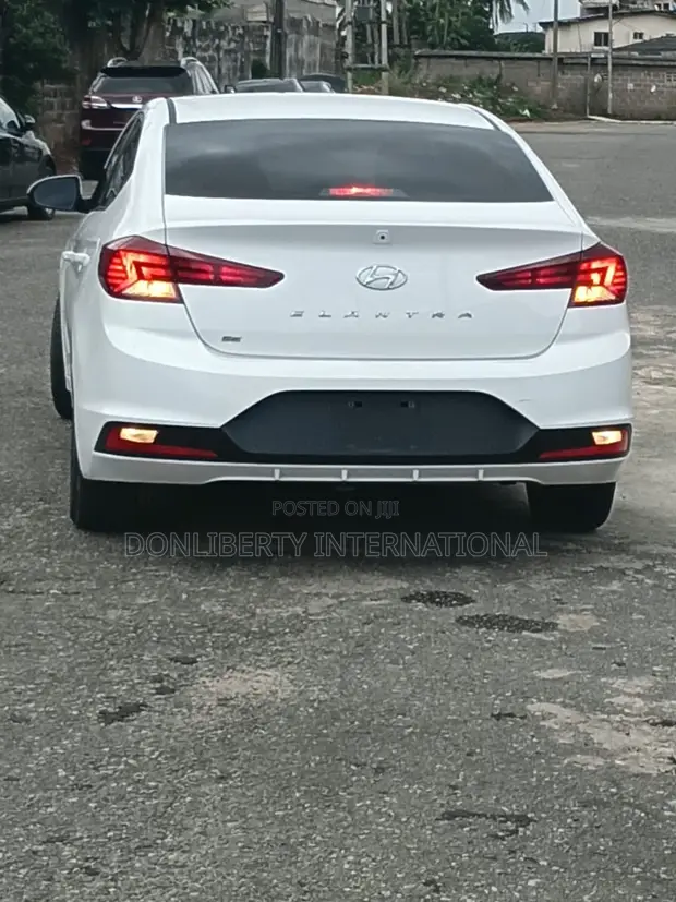 Hyundai Elantra SE 2019 White - 1