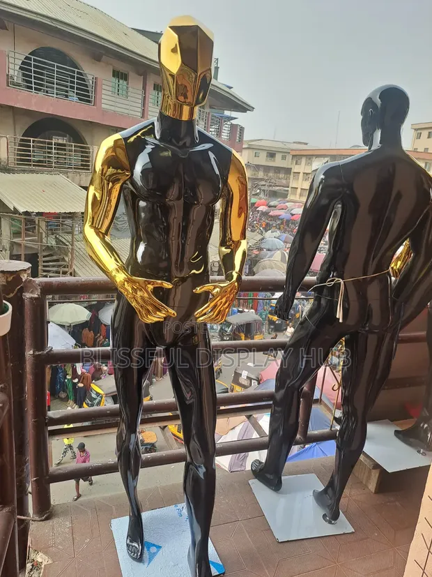 Bakin Namiji Mannequin na Kasashen Waje - 1