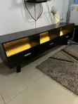 Sabon 5ft Bakar TV Stand Mai Hasken LED - 1