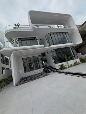 5-Bedroom Luxury Townhouse/Terrace in Osapa London