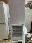 Hotpoint Bottom-Freezer Fridge Freezer - White - 4