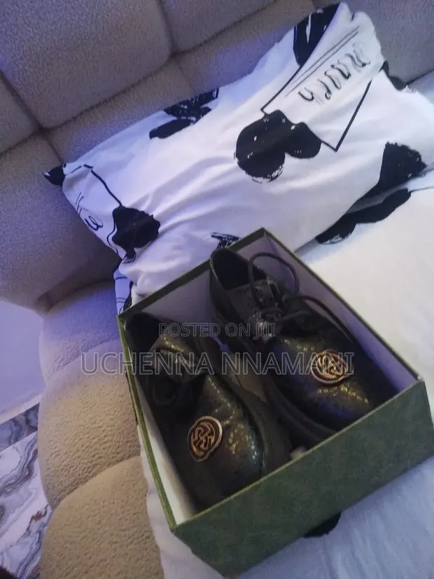 Takalmi na Maza na Gucci na Fata Baƙi - 1