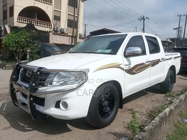 Toyota Hilux 2014 White Pick-up - 1